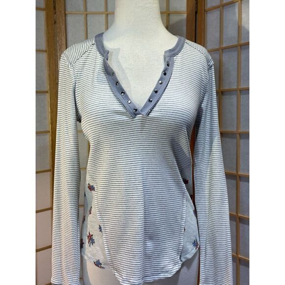 NWTâHemâ& ThreadâSmâFloral/StripedâHenley - Picture 1 of 14